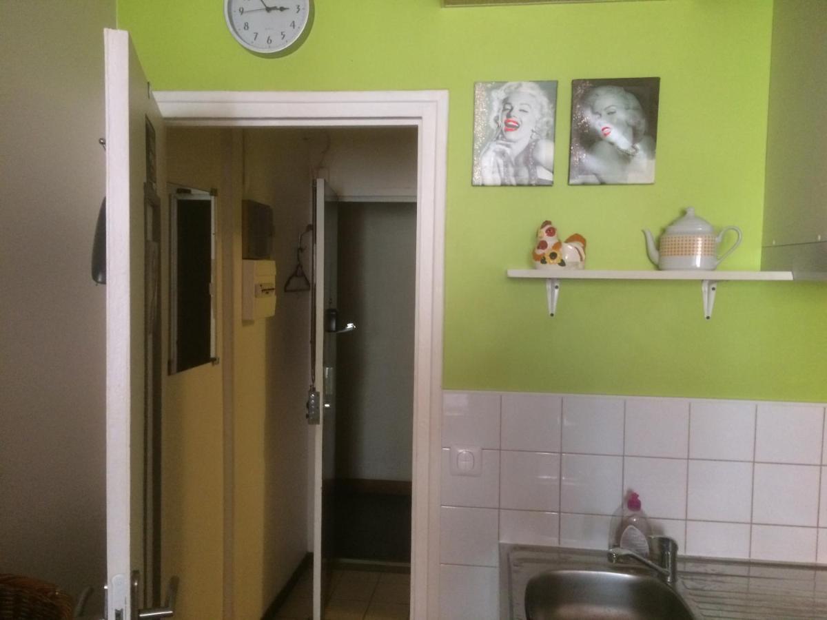 Studio Pigalle De 25 M2 - 2 Lits Simples Type Gigogne Pour 2 Personnes - Coeur Touristique De Paris - 2 Minutes De La Station Metro Pigalle ,Petit Train Vers La Butte Montmartre-Cabarets Moulin Rouge,Chez Michou-Restaurants Bouillon Pigalle,Berliner Exterior foto