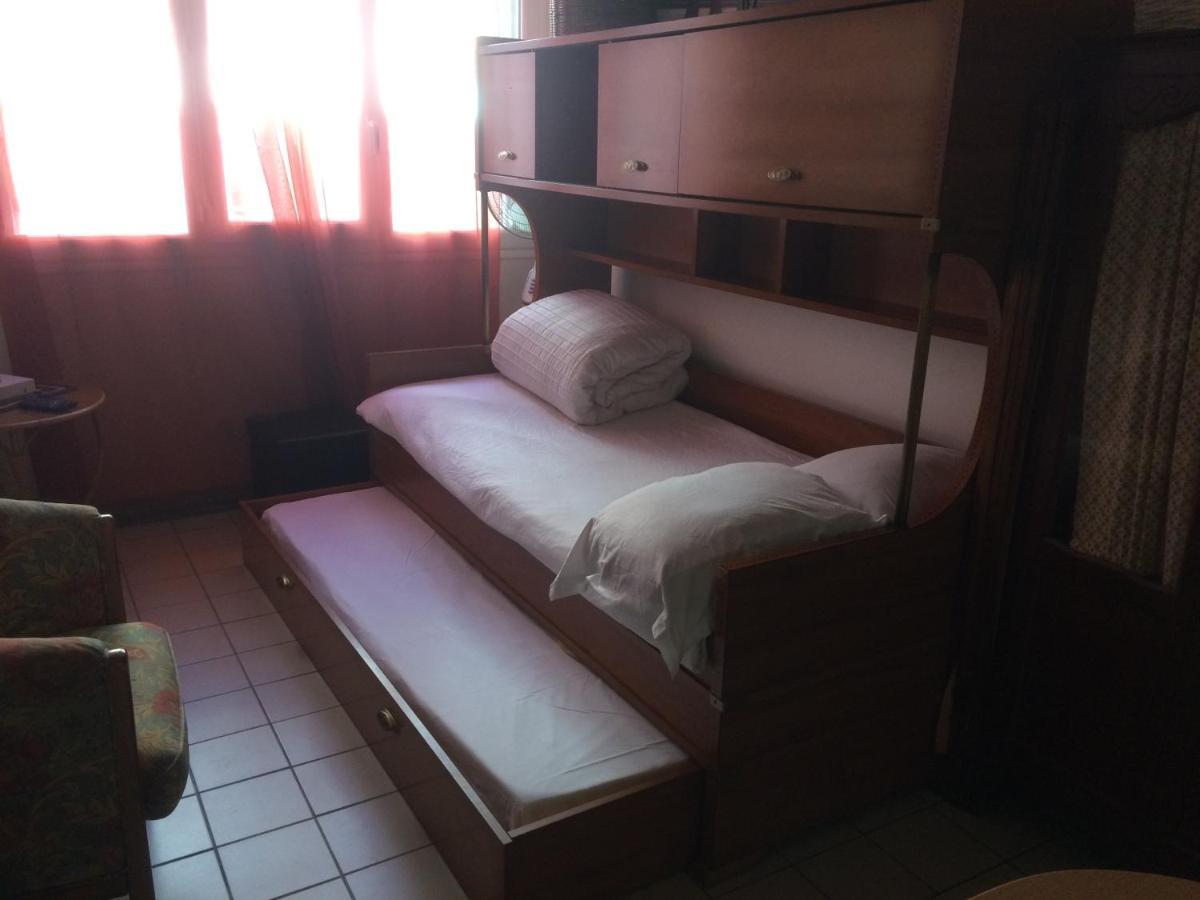 Studio Pigalle De 25 M2 - 2 Lits Simples Type Gigogne Pour 2 Personnes - Coeur Touristique De Paris - 2 Minutes De La Station Metro Pigalle ,Petit Train Vers La Butte Montmartre-Cabarets Moulin Rouge,Chez Michou-Restaurants Bouillon Pigalle,Berliner Exterior foto