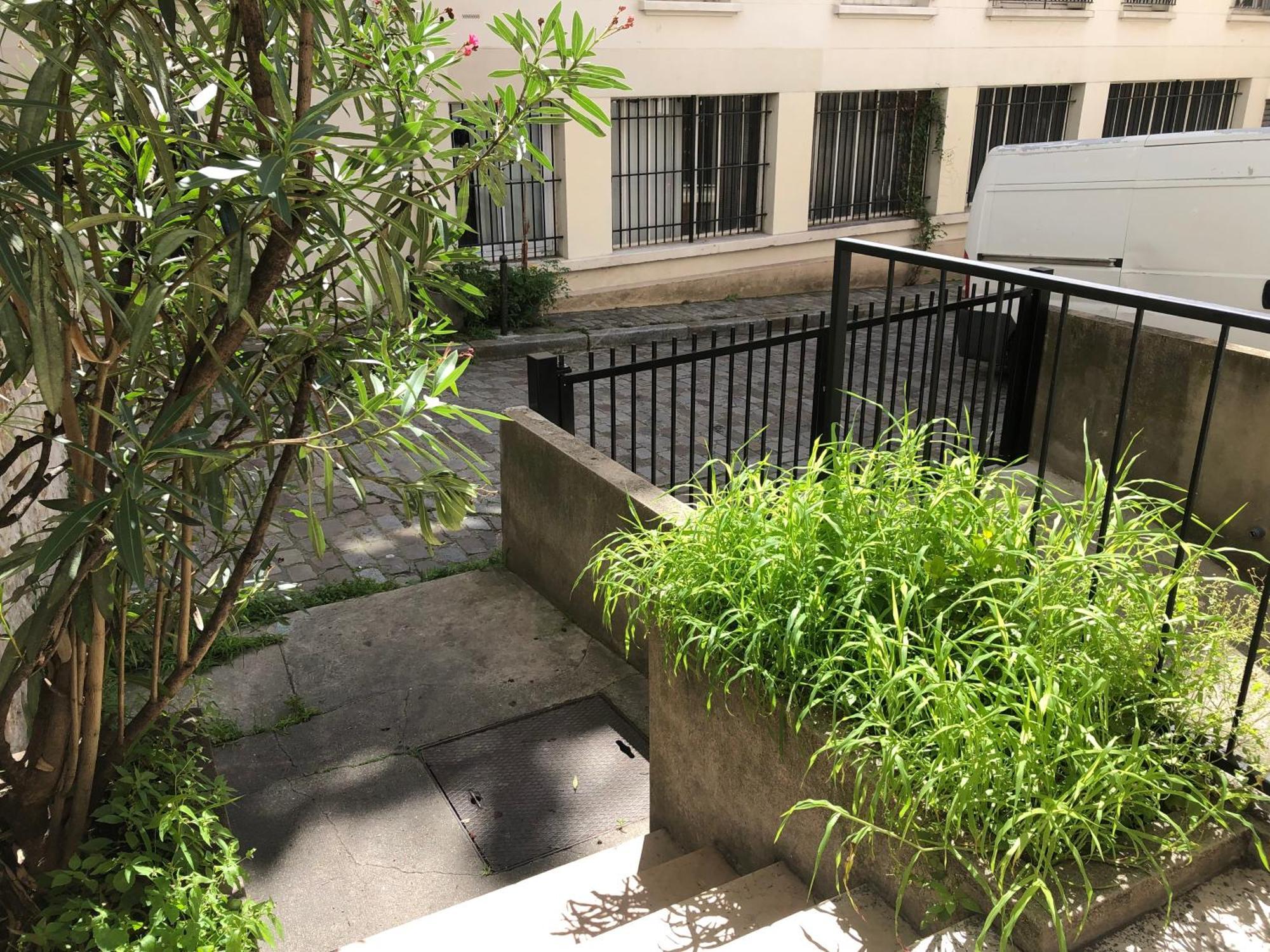 Studio Pigalle De 25 M2 - 2 Lits Simples Type Gigogne Pour 2 Personnes - Coeur Touristique De Paris - 2 Minutes De La Station Metro Pigalle ,Petit Train Vers La Butte Montmartre-Cabarets Moulin Rouge,Chez Michou-Restaurants Bouillon Pigalle,Berliner Exterior foto