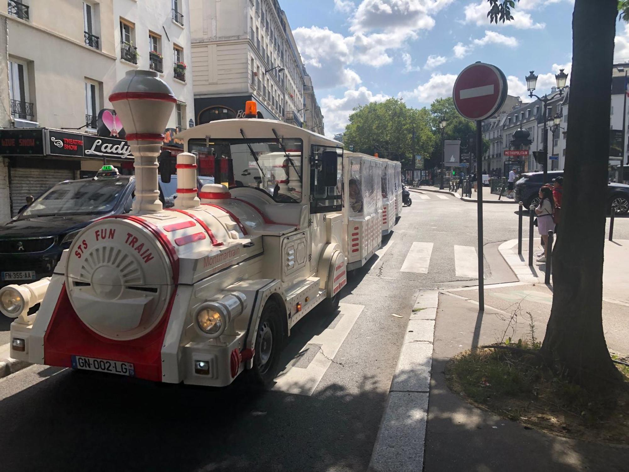 Studio Pigalle De 25 M2 - 2 Lits Simples Type Gigogne Pour 2 Personnes - Coeur Touristique De Paris - 2 Minutes De La Station Metro Pigalle ,Petit Train Vers La Butte Montmartre-Cabarets Moulin Rouge,Chez Michou-Restaurants Bouillon Pigalle,Berliner Exterior foto
