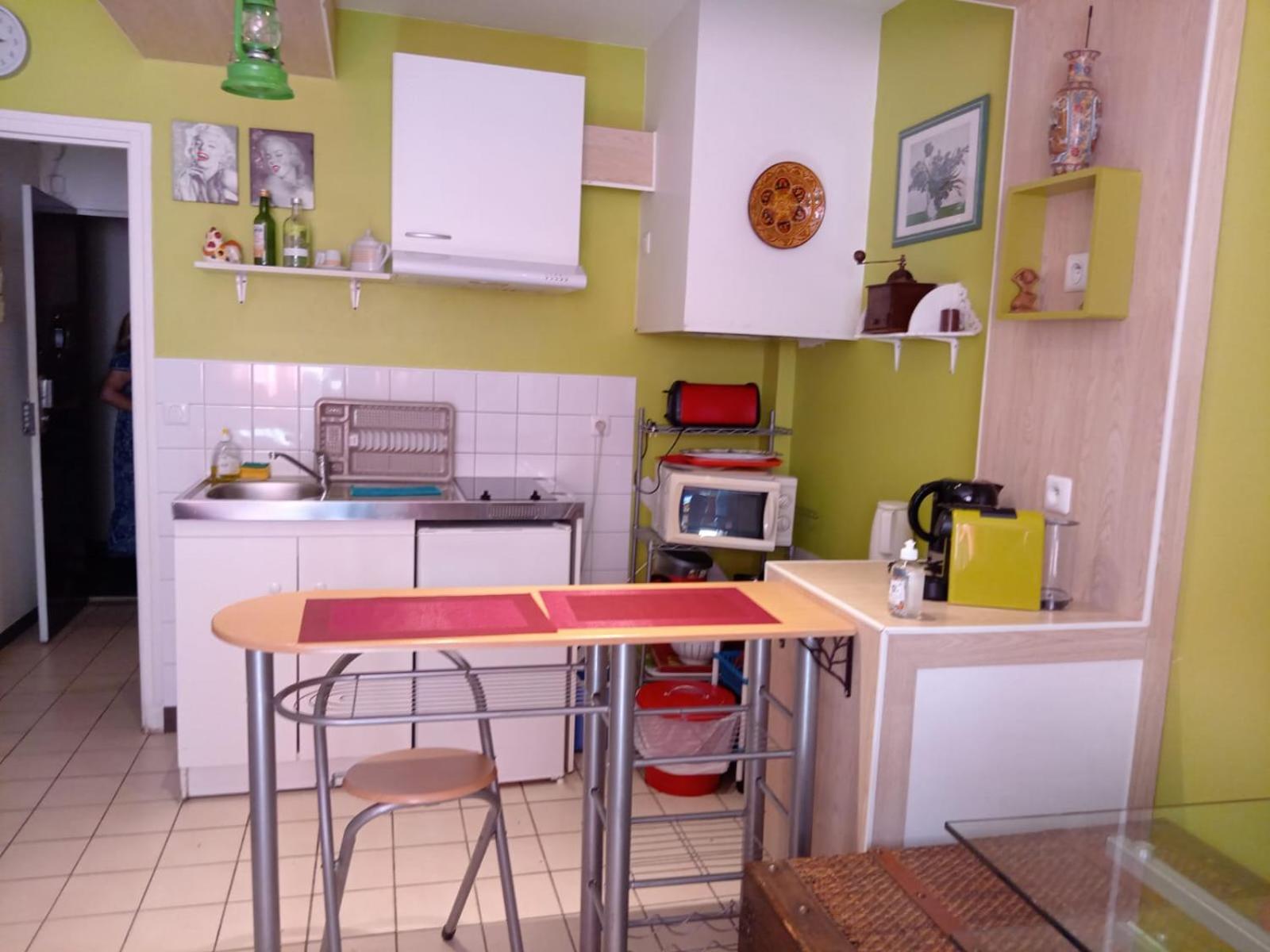 Studio Pigalle De 25 M2 - 2 Lits Simples Type Gigogne Pour 2 Personnes - Coeur Touristique De Paris - 2 Minutes De La Station Metro Pigalle ,Petit Train Vers La Butte Montmartre-Cabarets Moulin Rouge,Chez Michou-Restaurants Bouillon Pigalle,Berliner Exterior foto