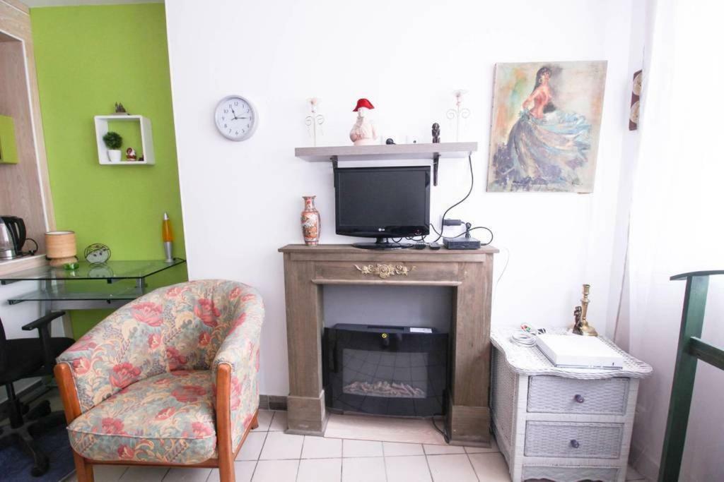 Studio Pigalle De 25 M2 - 2 Lits Simples Type Gigogne Pour 2 Personnes - Coeur Touristique De Paris - 2 Minutes De La Station Metro Pigalle ,Petit Train Vers La Butte Montmartre-Cabarets Moulin Rouge,Chez Michou-Restaurants Bouillon Pigalle,Berliner Exterior foto
