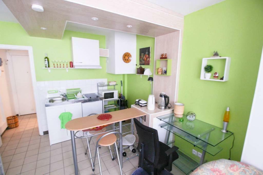 Studio Pigalle De 25 M2 - 2 Lits Simples Type Gigogne Pour 2 Personnes - Coeur Touristique De Paris - 2 Minutes De La Station Metro Pigalle ,Petit Train Vers La Butte Montmartre-Cabarets Moulin Rouge,Chez Michou-Restaurants Bouillon Pigalle,Berliner Exterior foto